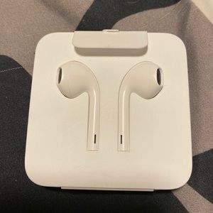 Brand new Apple Earpods